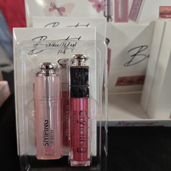 Lips Bundle 💋💄 - Picture 2 of 3